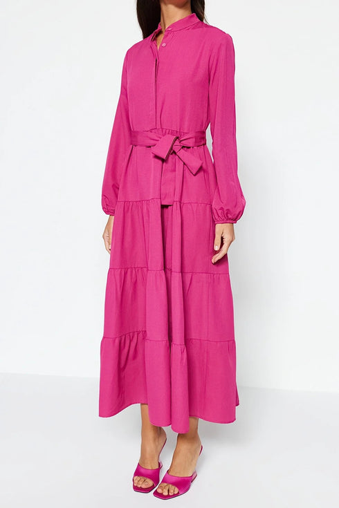 فستان منسوج بأزرار وحزام باللون الوردي الغامق