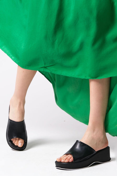 سليبر نسائي باللون الأسود