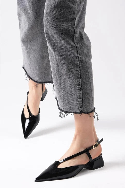 حذاء نسائي بكعب قصير لون أسود