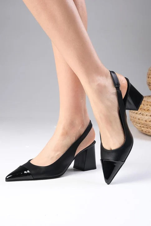 حذاء بكعب مفتوح من الخلف بلون أسود