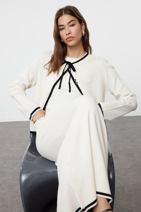 طقم نسائي قطعتين من التريكو - إيكرو