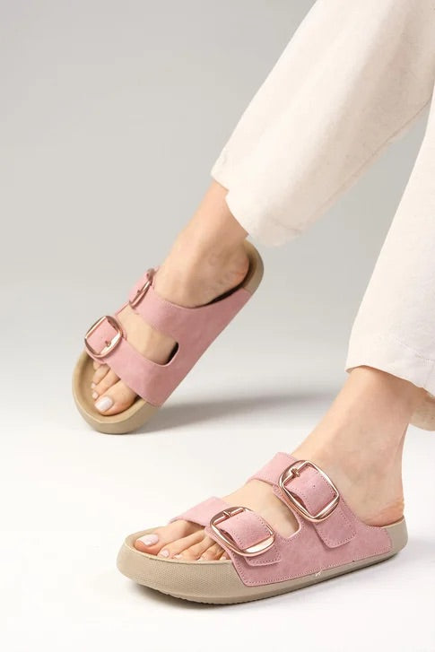 سليبر نسائي باللون الوردي