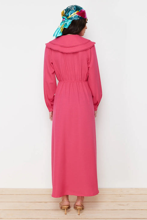 فستان نسائي باللون الفوشيا