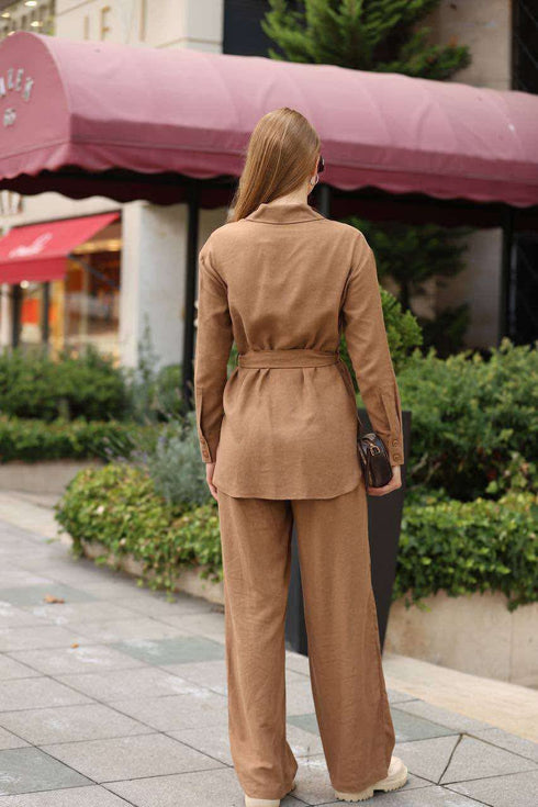 طقم قطعتين باللون الكميل