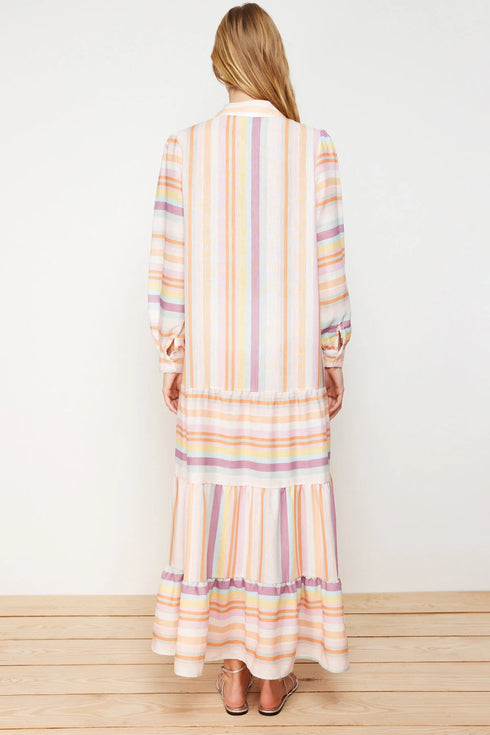 فستان مخطط متعدد الألوان