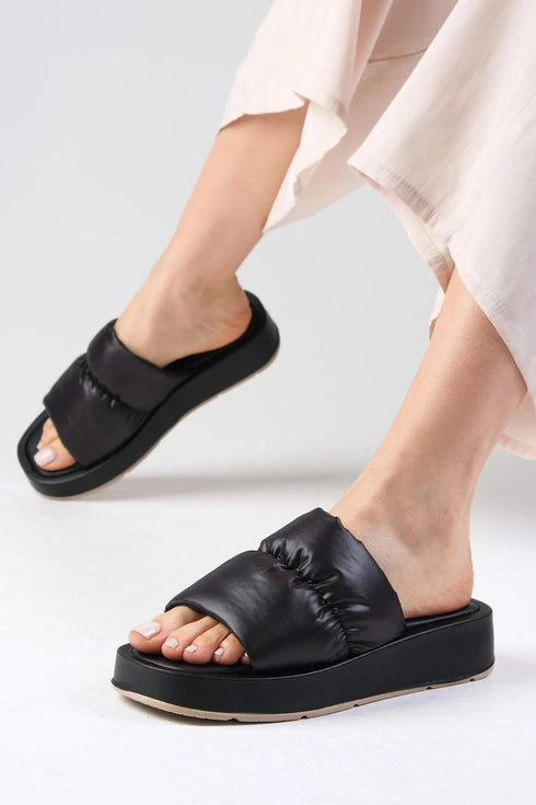 سليبر أسود اللون برباط قابل للنفخ