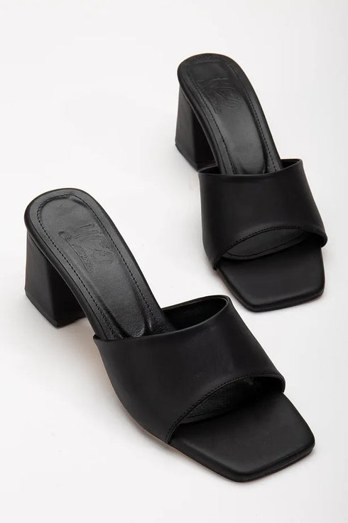 سليبر نسائي لون أسود