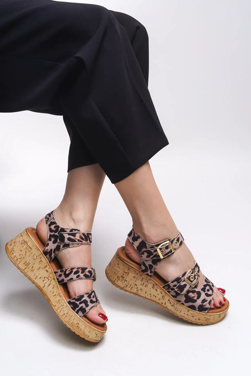 صندل نسائي بنقشة الليوبارد