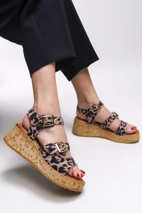 صندل نسائي بنقشة الليوبارد