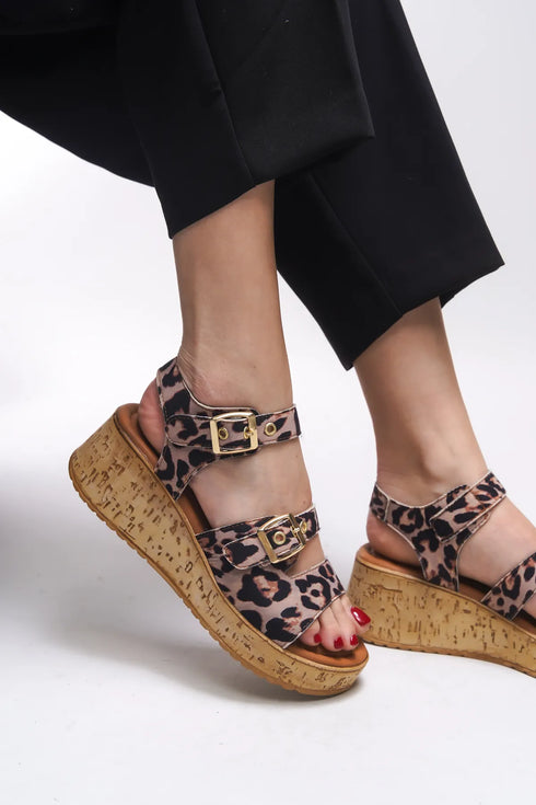 صندل نسائي بنقشة الليوبارد