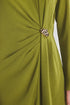 فستان مع بروش ذهبي - زيتوني