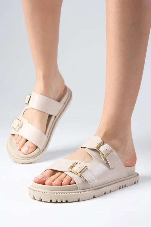 سليبر نسائي باللون البيج