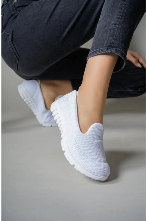 حذاء رياضي نسائي - أبيض