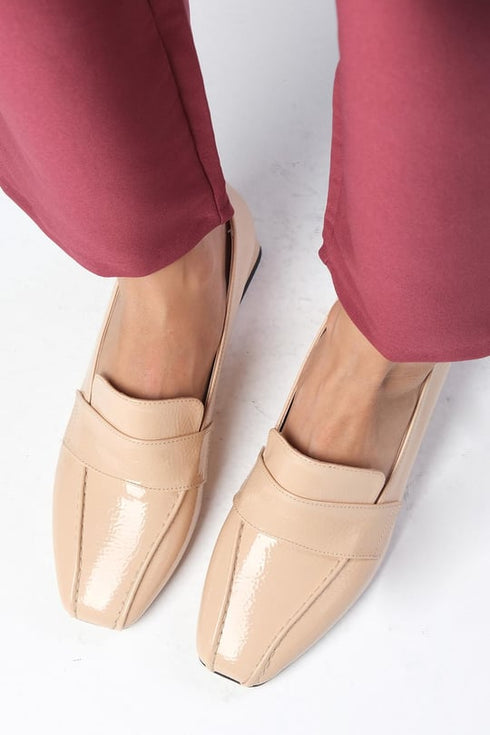 حذاء كعب قصير لون بيج