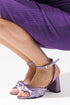 صندل بكعب مخملي بلون أرجواني