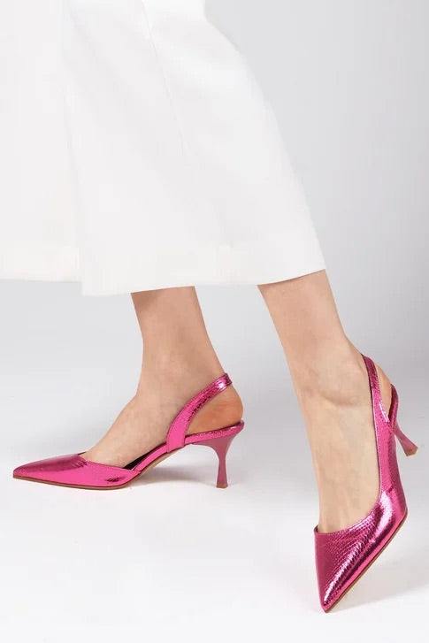 حذاء بكعب فوشيا اللون