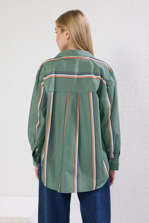 قميص مخطط لون زيتي