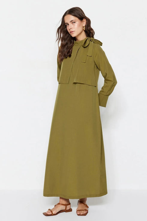 فستان نسائي بتفاصيل ربطة عنق - زيتي