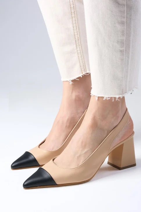 حذاء بكعب مفتوح من الخلف بلون النود