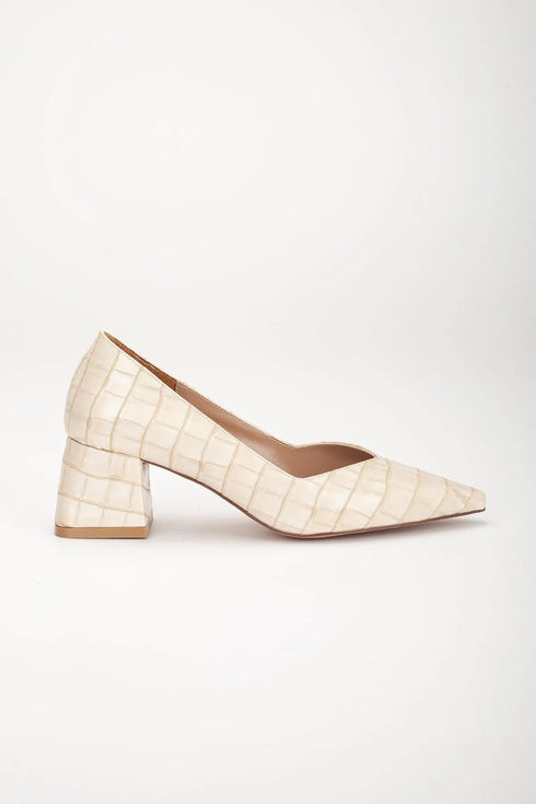 حذاء نسائي بيج بكعب قصير