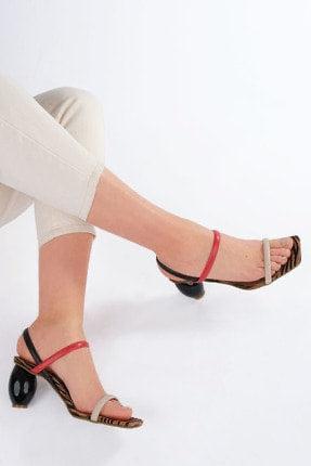 صندل نسائي بكعب ملون