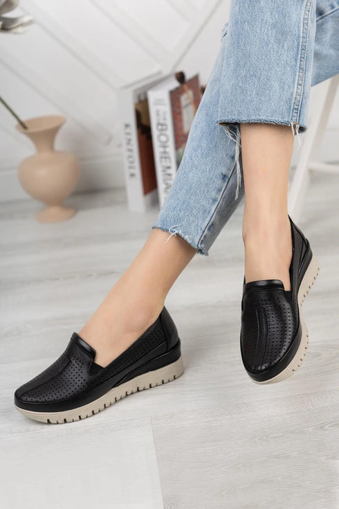 حذاء كاجوال جلد حقيقي- أسود