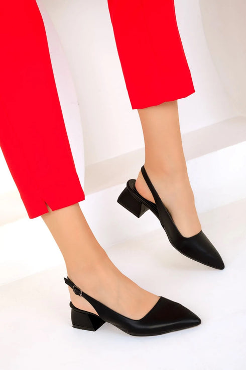 حذاء بكعب قصير لون أسود