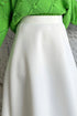 تنورة نسائية طويلة بلون ابيض
