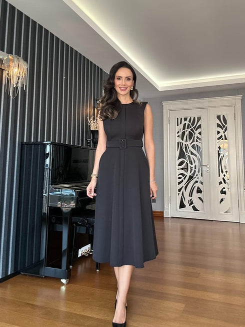 فستان بحزام لون أسود