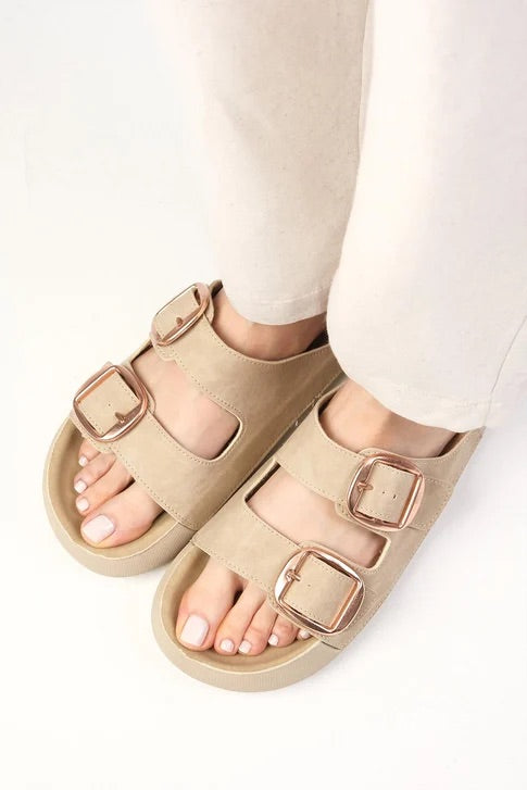 سليبر باللون البيج