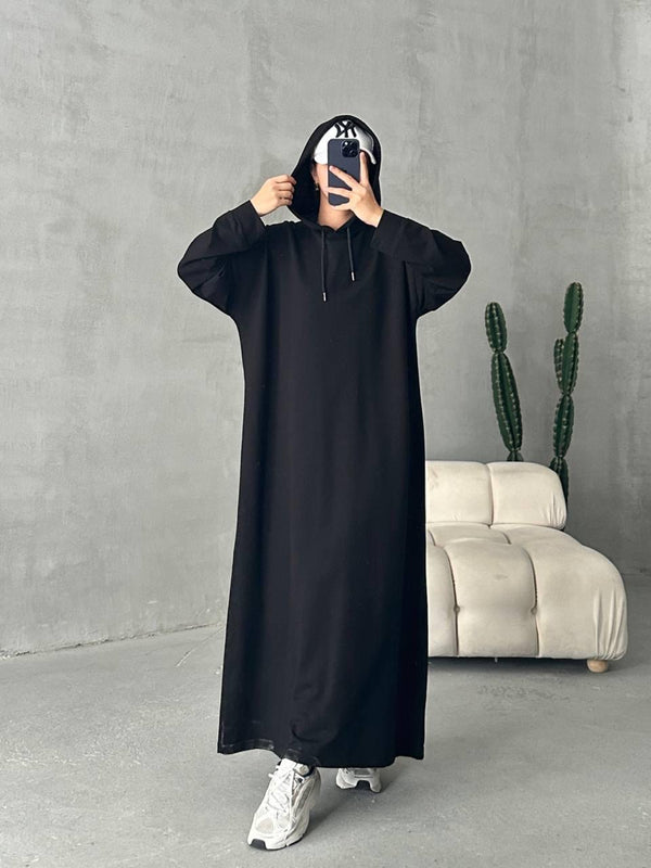 فستان سبور طويل باللون الأسود