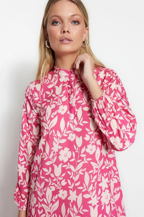 فستان مبطن مزين بالزهور باللون الوردي الغامق