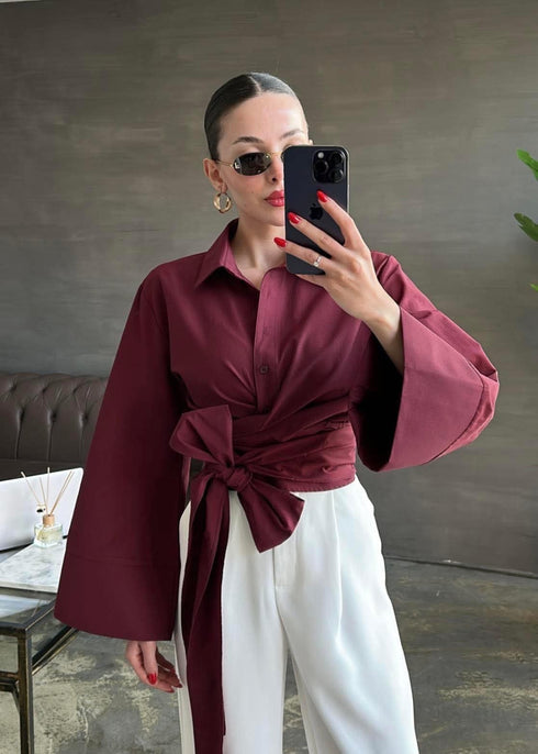 قميص قصير مربوط باللون البوردو