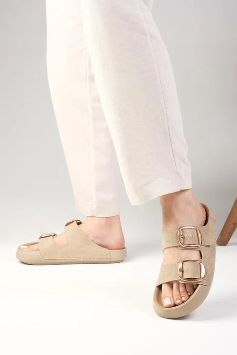 سليبر باللون البيج