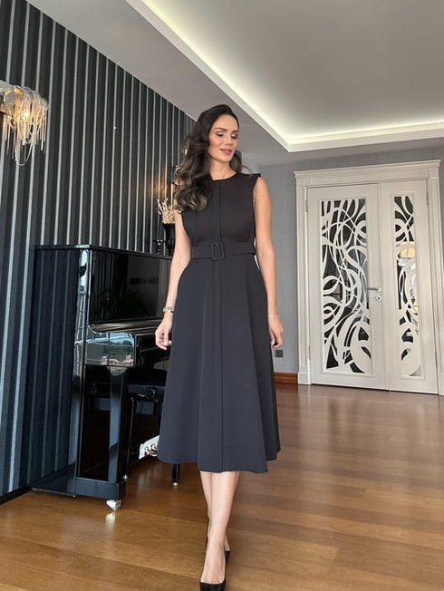 فستان بحزام لون أسود