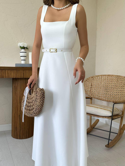 فستان أبيض بحزام أنيق