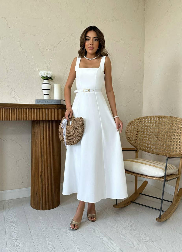 فستان أبيض بحزام أنيق