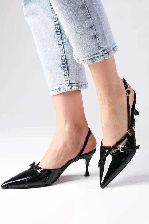 حذاء بكعب جلد أسود لامع