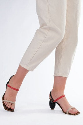 صندل نسائي بكعب ملون