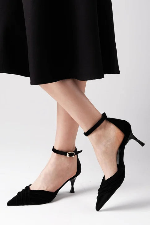 حذاء نسائي بكعب لون أسود