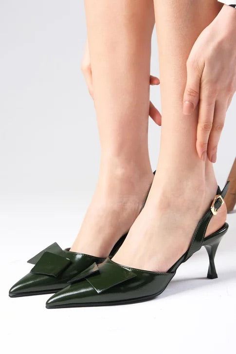 حذاء بكعب من الجلد الحقيقي باللون الأخضر