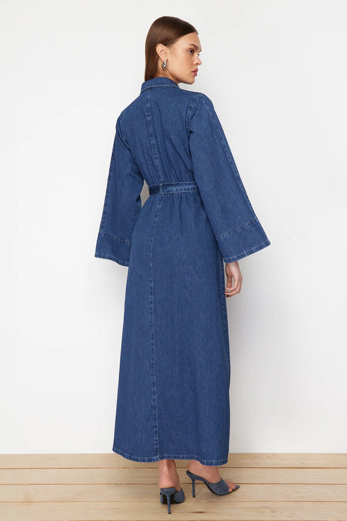 فستان جينز طويل باللون الأزرق الغامق