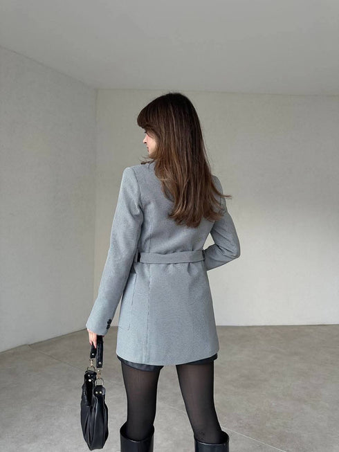 بليزر رمادي بحزام للخصر