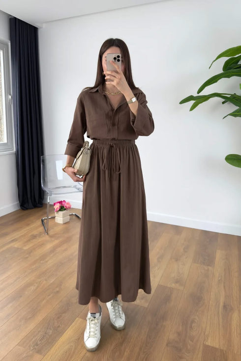 طقم قطعتين قميص وتنورة لون بني