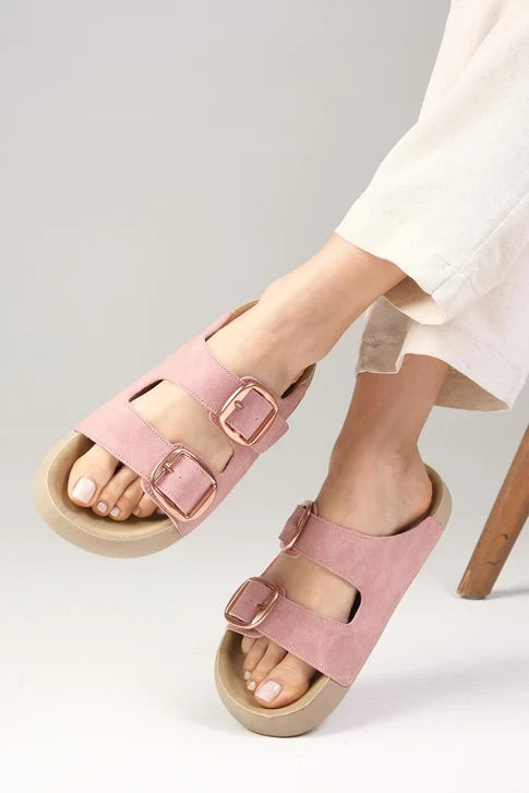 سليبر نسائي باللون الوردي