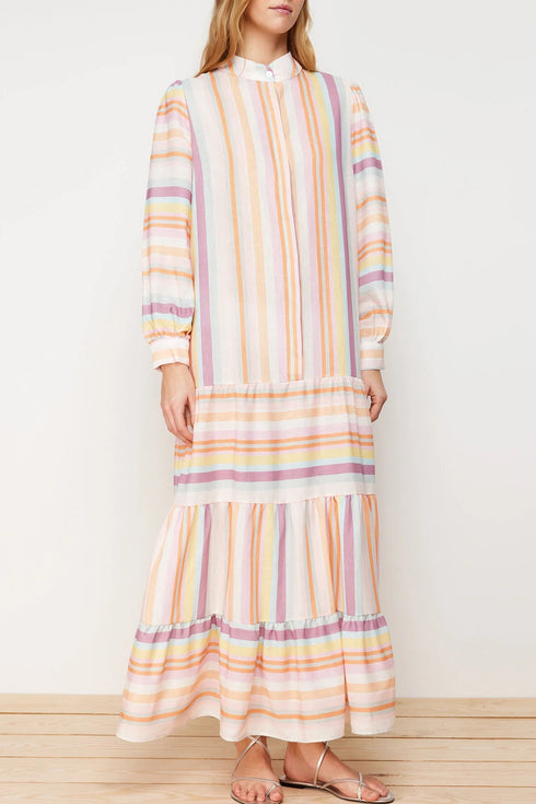 فستان مخطط متعدد الألوان