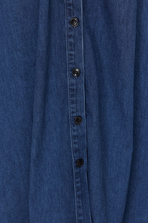 فستان جينز طويل باللون الأزرق الغامق