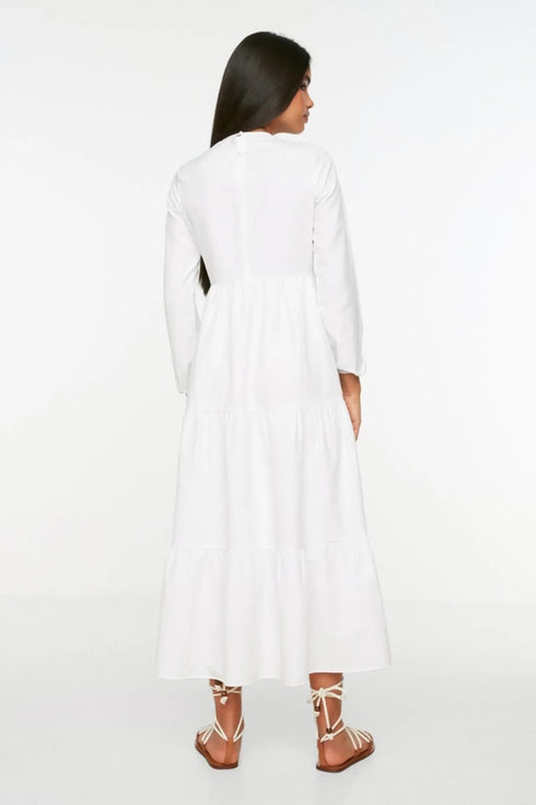 فستان نسائي منقوش لون أبيض