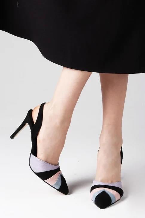 حذاء بكعب عالي متعدد الألوان