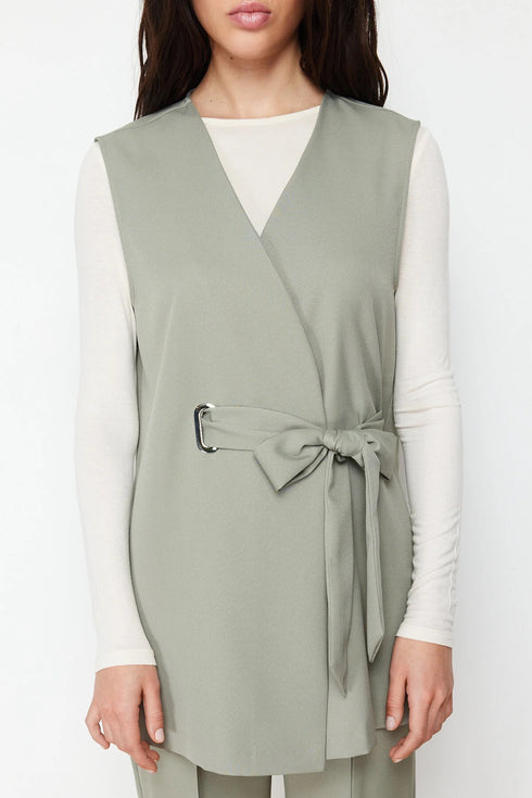 طقم من القماش المنسوج بتفاصيل إكسسوار- كاكي